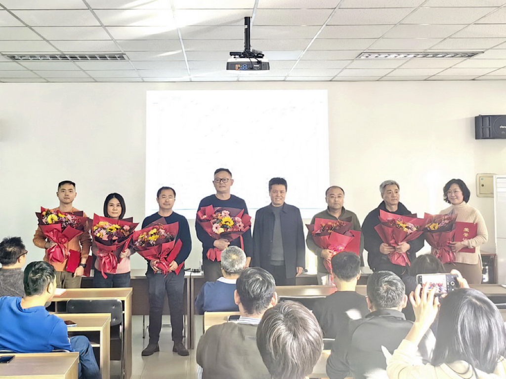 公司召開全體員工大會(huì)