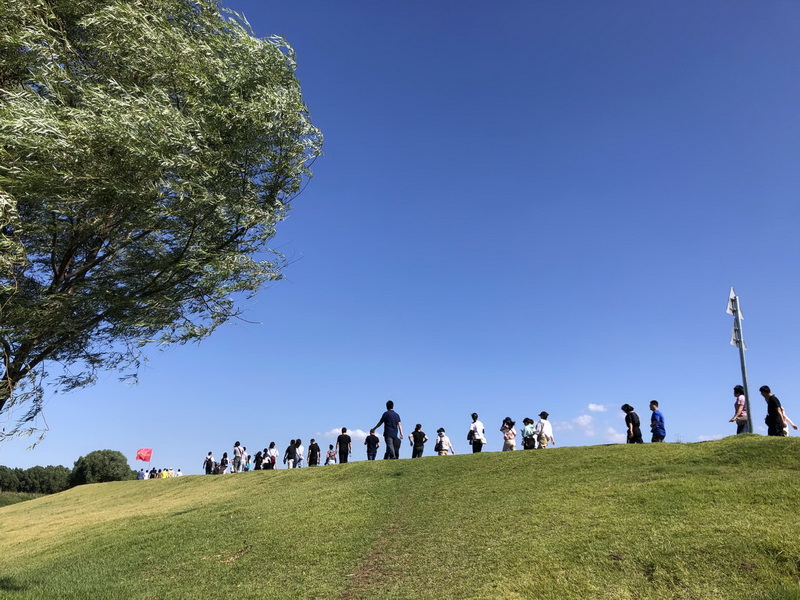 秋日?qǐng)F(tuán)建，風(fēng)景獨(dú)好
